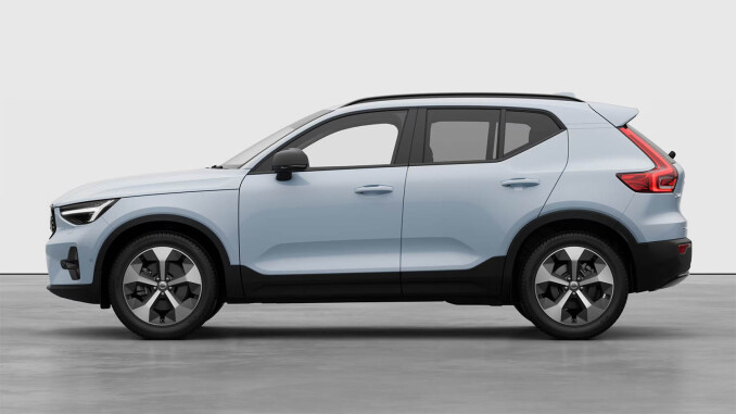 Volvo XC40 2.0 B3P Plus Pro Dark 5dr Auto Petrol Estate - Image 2